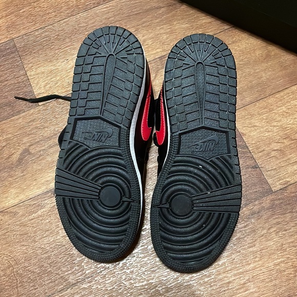 AIR JORDAN 1 LOW (GS) - Picture 5 of 9